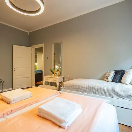Апартаменты Vip Vitosha 69 Blvd 3 Bdrm - Location София