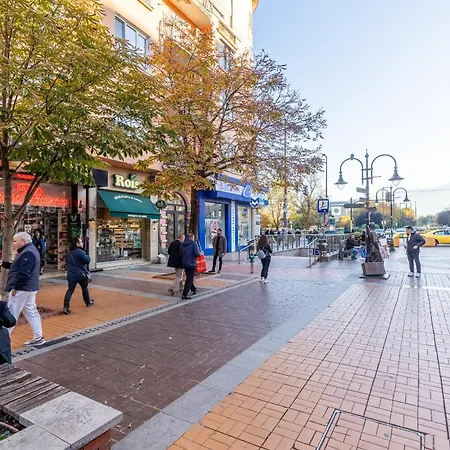 Vip Vitosha 69 Blvd 3 Bdrm - Location