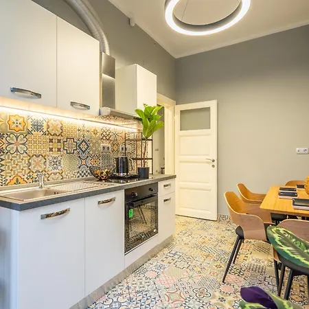 Апартаменты Vip Vitosha 69 Blvd 3 Bdrm - Location *