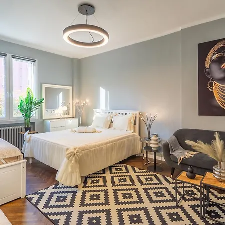 Апартаменты Vip Vitosha 69 Blvd 3 Bdrm - Location София
