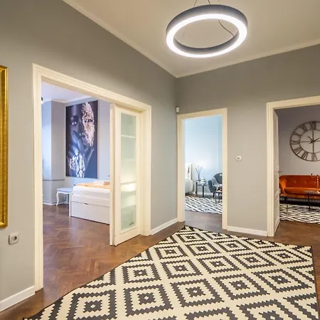 Vip Vitosha 69 Blvd 3 Bdrm - Location
