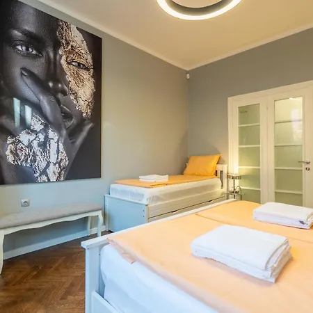 Апартаменты Vip Vitosha 69 Blvd 3 Bdrm - Location *